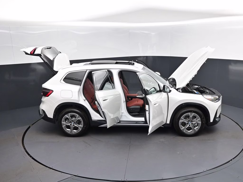 2026 Mineral White Metallic BMW X1 xDrive28i AWD SUV