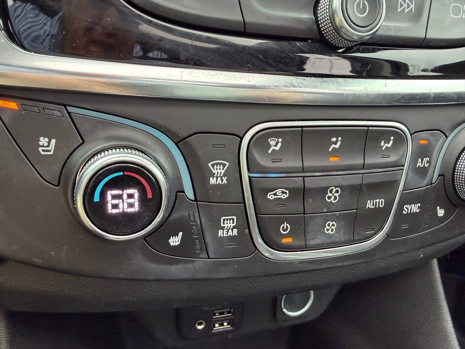 2021 Pearl Chevrolet Traverse Premier FWD SUV