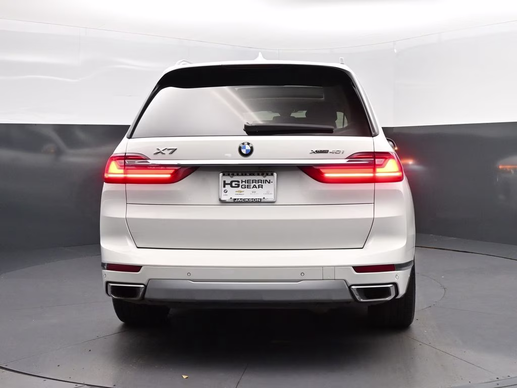 2021 Alpine White BMW X7 xDrive40i AWD SUV