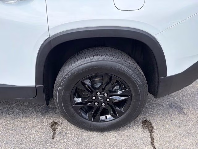 2023 Summit White Chevrolet Traverse LT AWD SUV