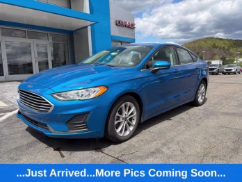 2020 Blue Metallic Ford Fusion SE FWD Sedan