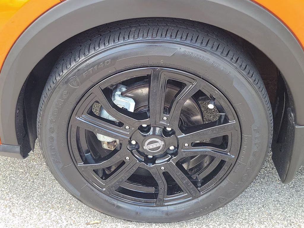 2023 Monarch Orange Metallic/Super Black Nissan Kicks SR FWD SUV