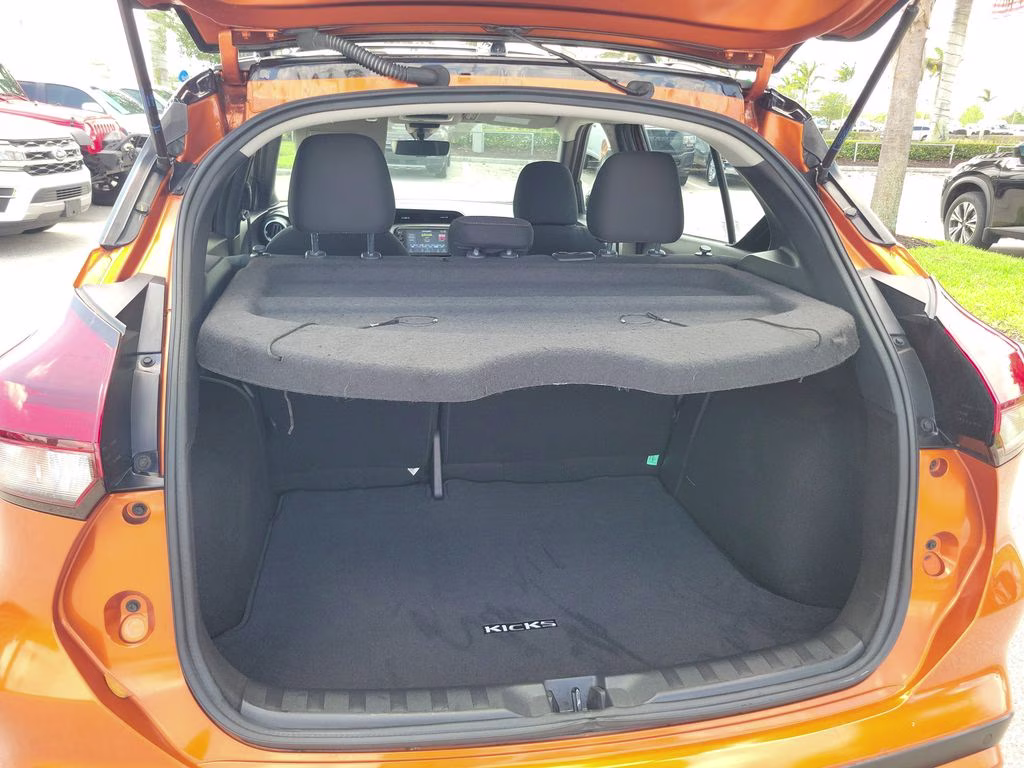 2023 Monarch Orange Metallic/Super Black Nissan Kicks SR FWD SUV