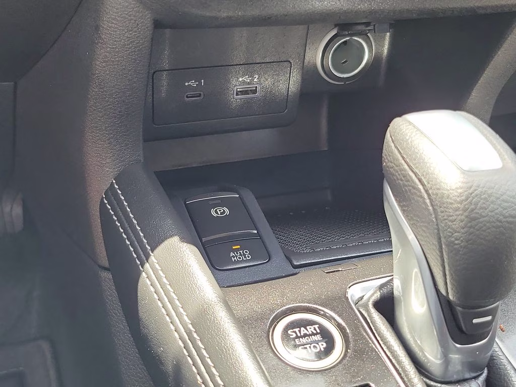 2023 Monarch Orange Metallic/Super Black Nissan Kicks SR FWD SUV