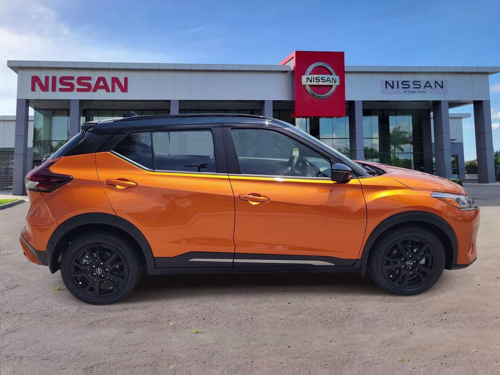 2023 Monarch Orange Metallic/Super Black Nissan Kicks SR FWD SUV