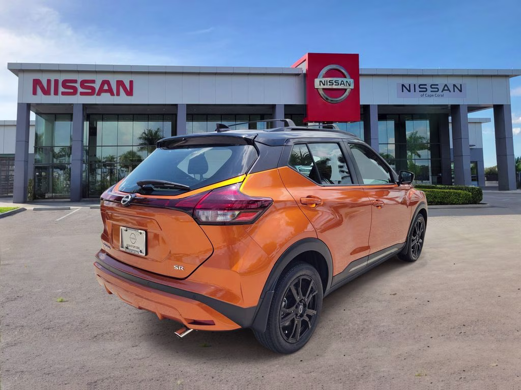 2023 Monarch Orange Metallic/Super Black Nissan Kicks SR FWD SUV