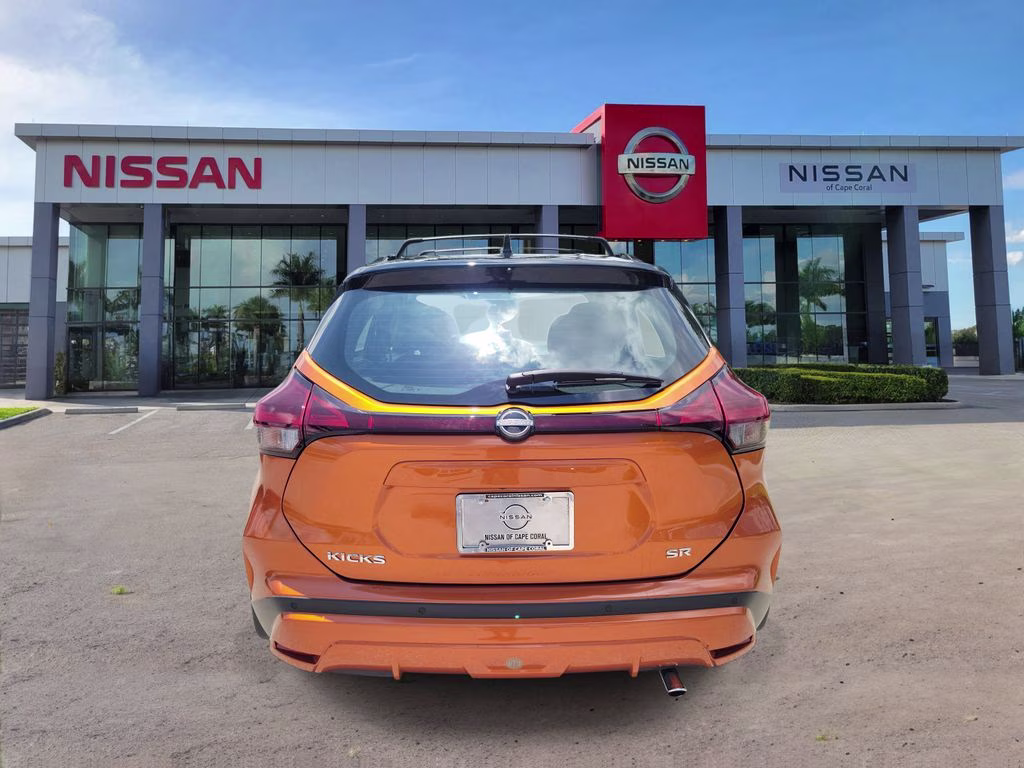 2023 Monarch Orange Metallic/Super Black Nissan Kicks SR FWD SUV