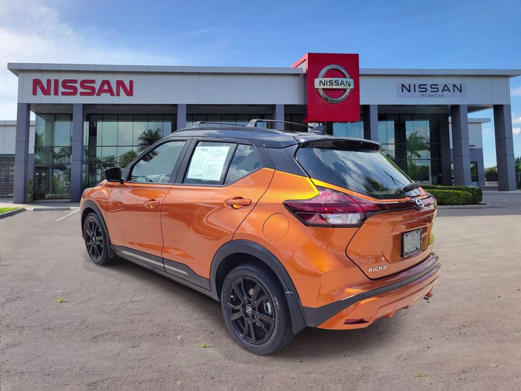 2023 Monarch Orange Metallic/Super Black Nissan Kicks SR FWD SUV