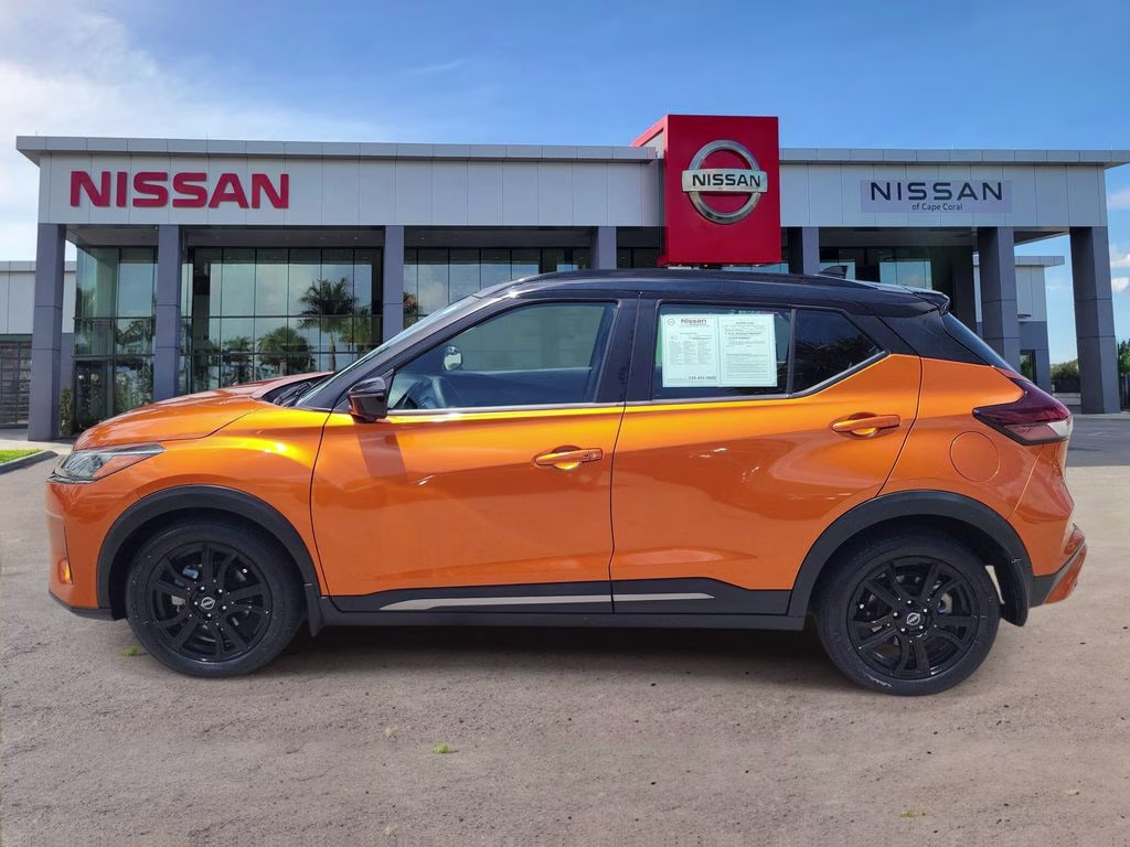 2023 Monarch Orange Metallic/Super Black Nissan Kicks SR FWD SUV