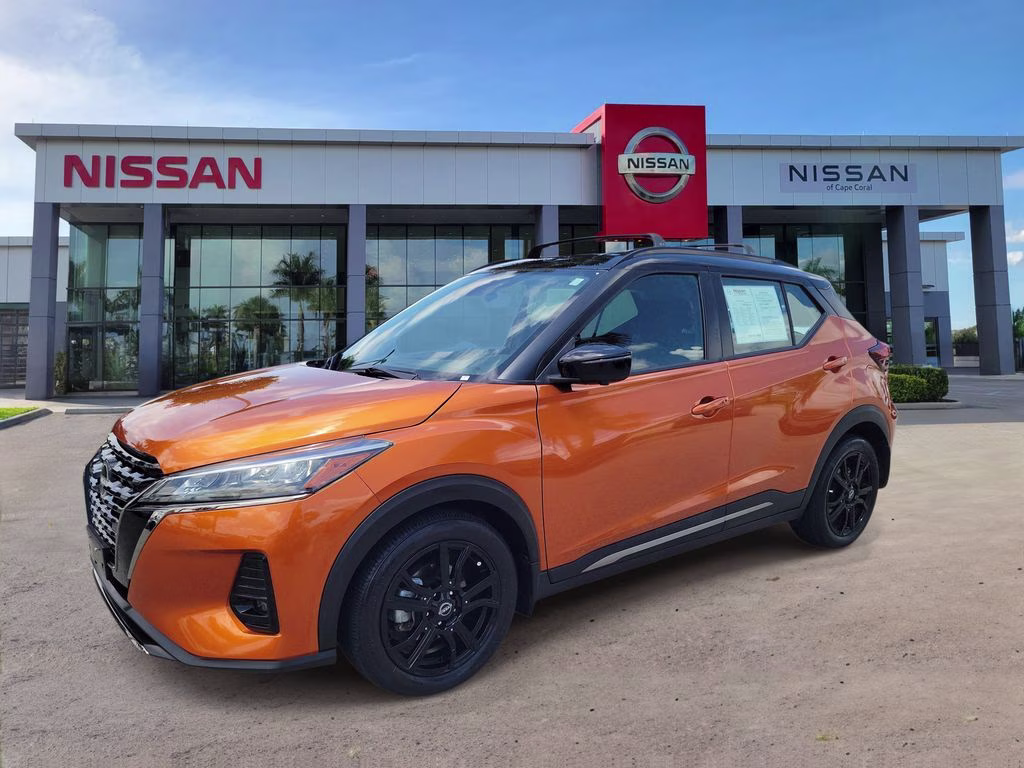 2023 Monarch Orange Metallic/Super Black Nissan Kicks SR FWD SUV
