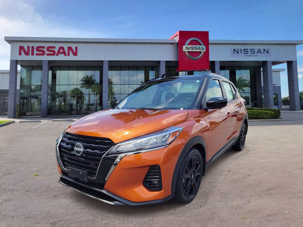 2023 Monarch Orange Metallic/Super Black Nissan Kicks SR FWD SUV