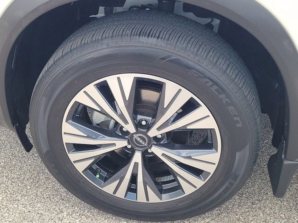 2023 Pearl White Tricoat Nissan Rogue SV FWD SUV