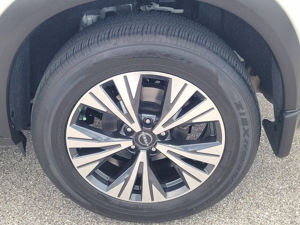 2023 Pearl White Tricoat Nissan Rogue SV FWD SUV