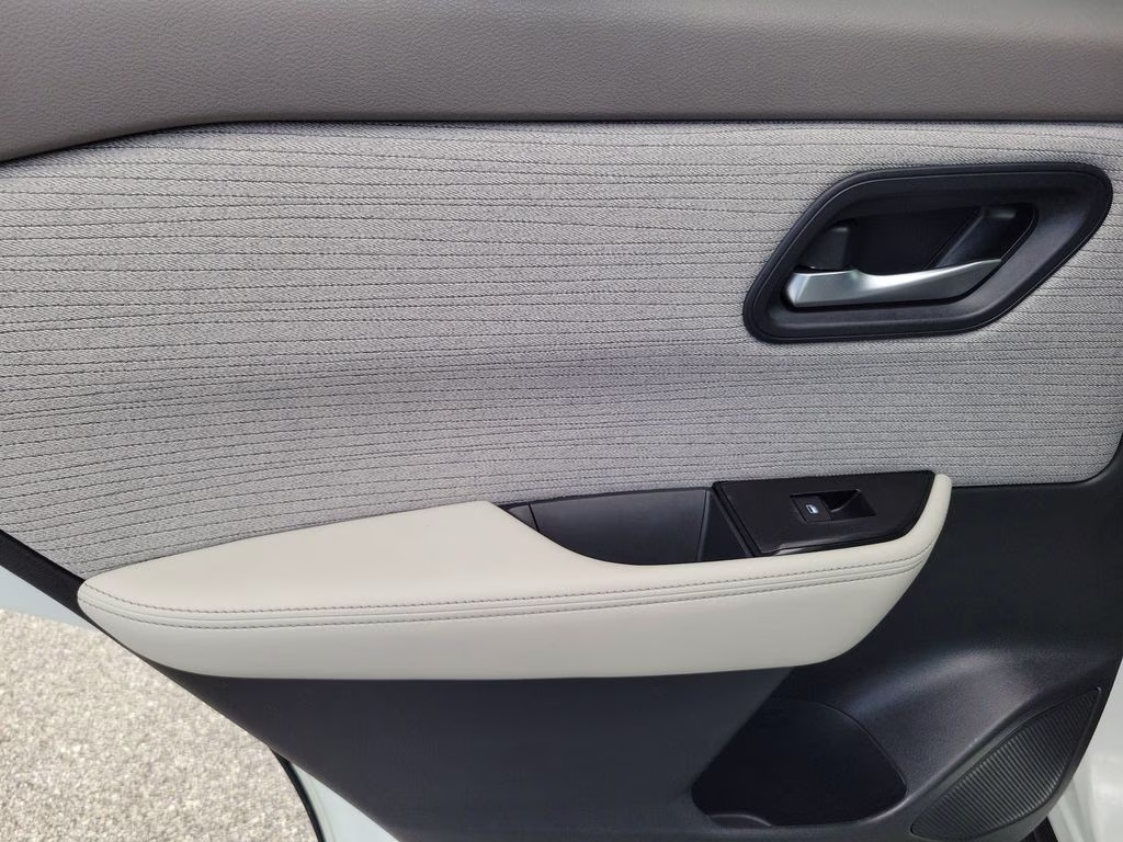 2023 Pearl White Tricoat Nissan Rogue SV FWD SUV