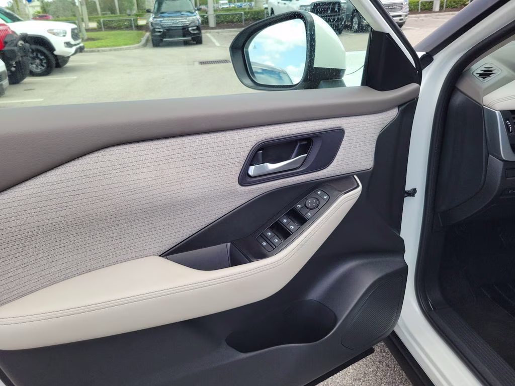 2023 Pearl White Tricoat Nissan Rogue SV FWD SUV