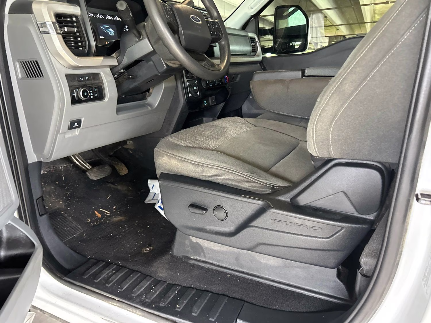 2023 Oxford White Ford Super Duty F-250 SRW XLT 4X4 Truck