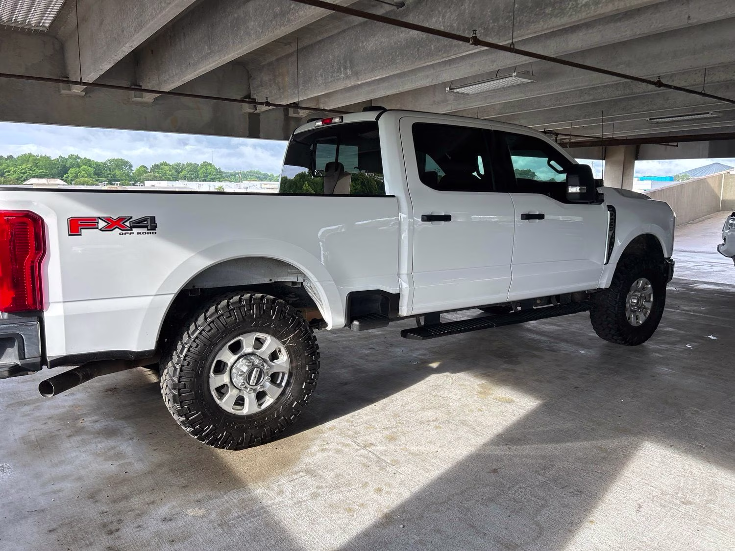2023 Oxford White Ford Super Duty F-250 SRW XLT 4X4 Truck