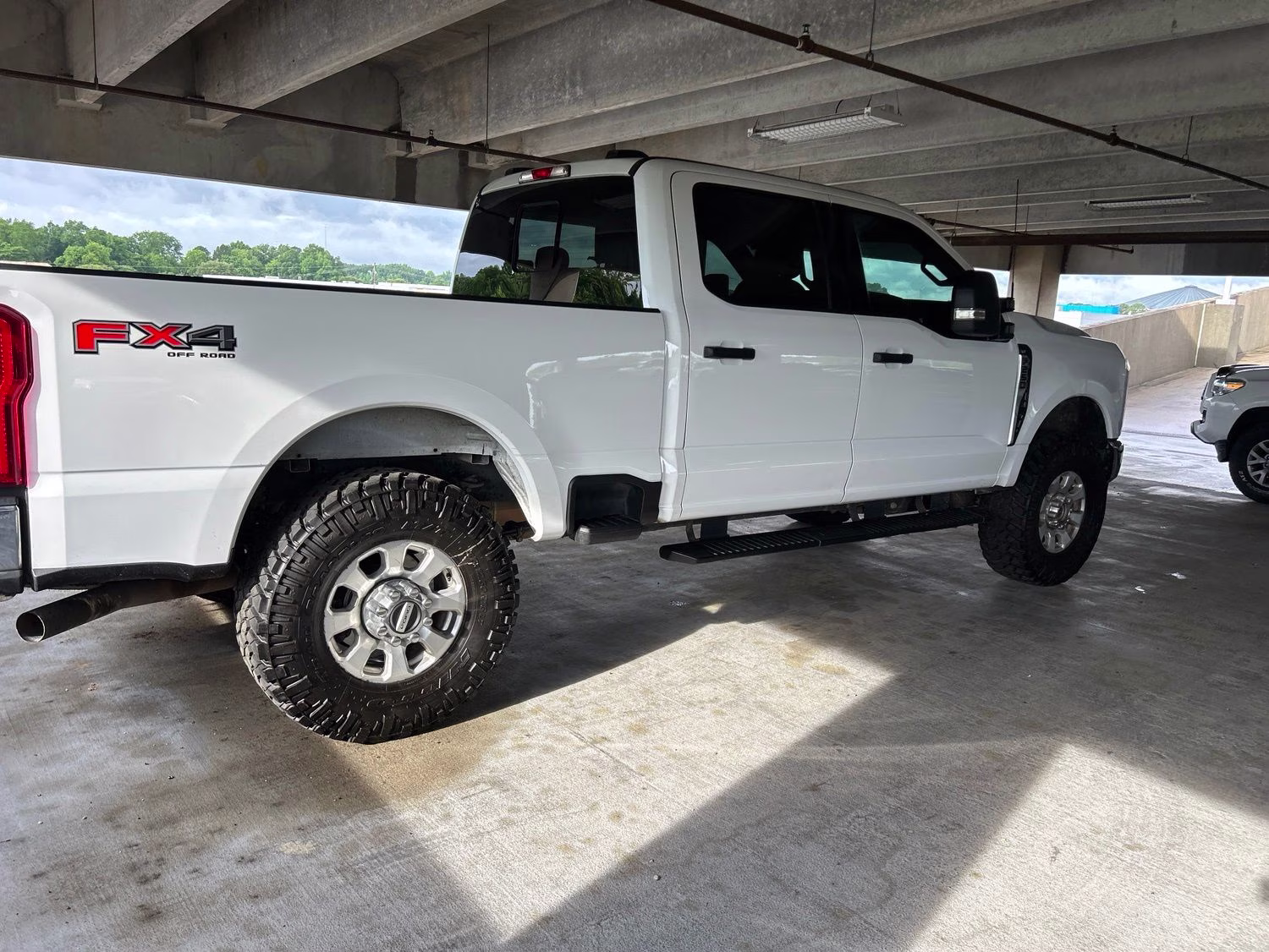 2023 Oxford White Ford Super Duty F-250 SRW XLT 4X4 Truck