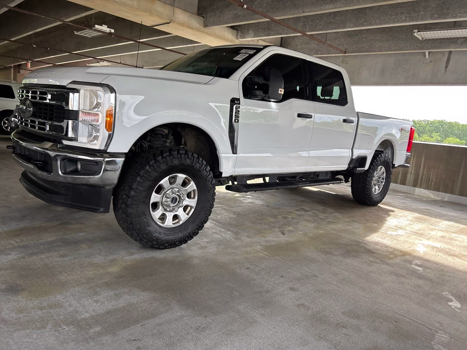2023 Oxford White Ford Super Duty F-250 SRW XLT 4X4 Truck