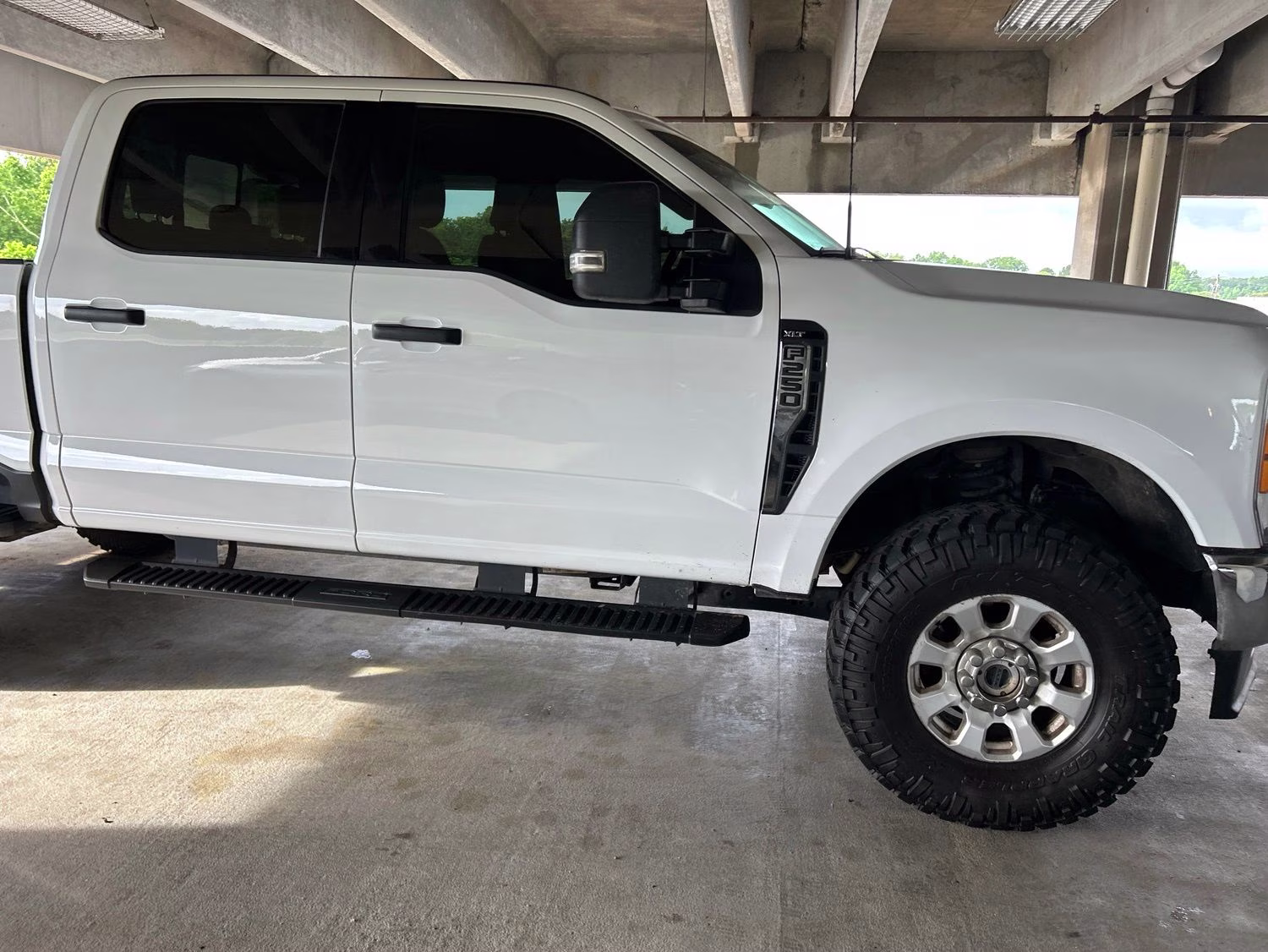 2023 Oxford White Ford Super Duty F-250 SRW XLT 4X4 Truck
