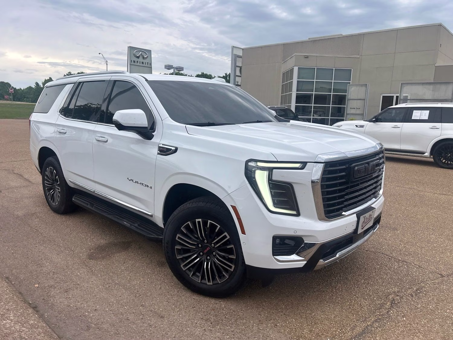 2025 Summit White GMC Yukon Elevation 4X4 SUV