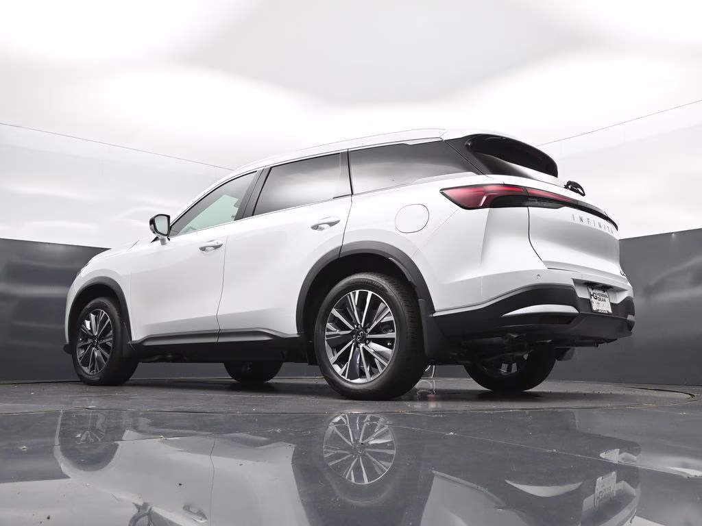 2027 White INFINITI QX60 LUXE FWD