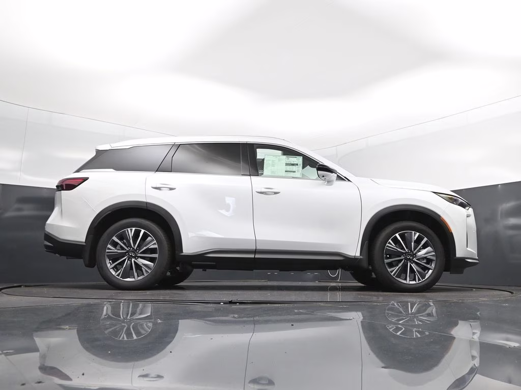 2027 White INFINITI QX60 LUXE FWD
