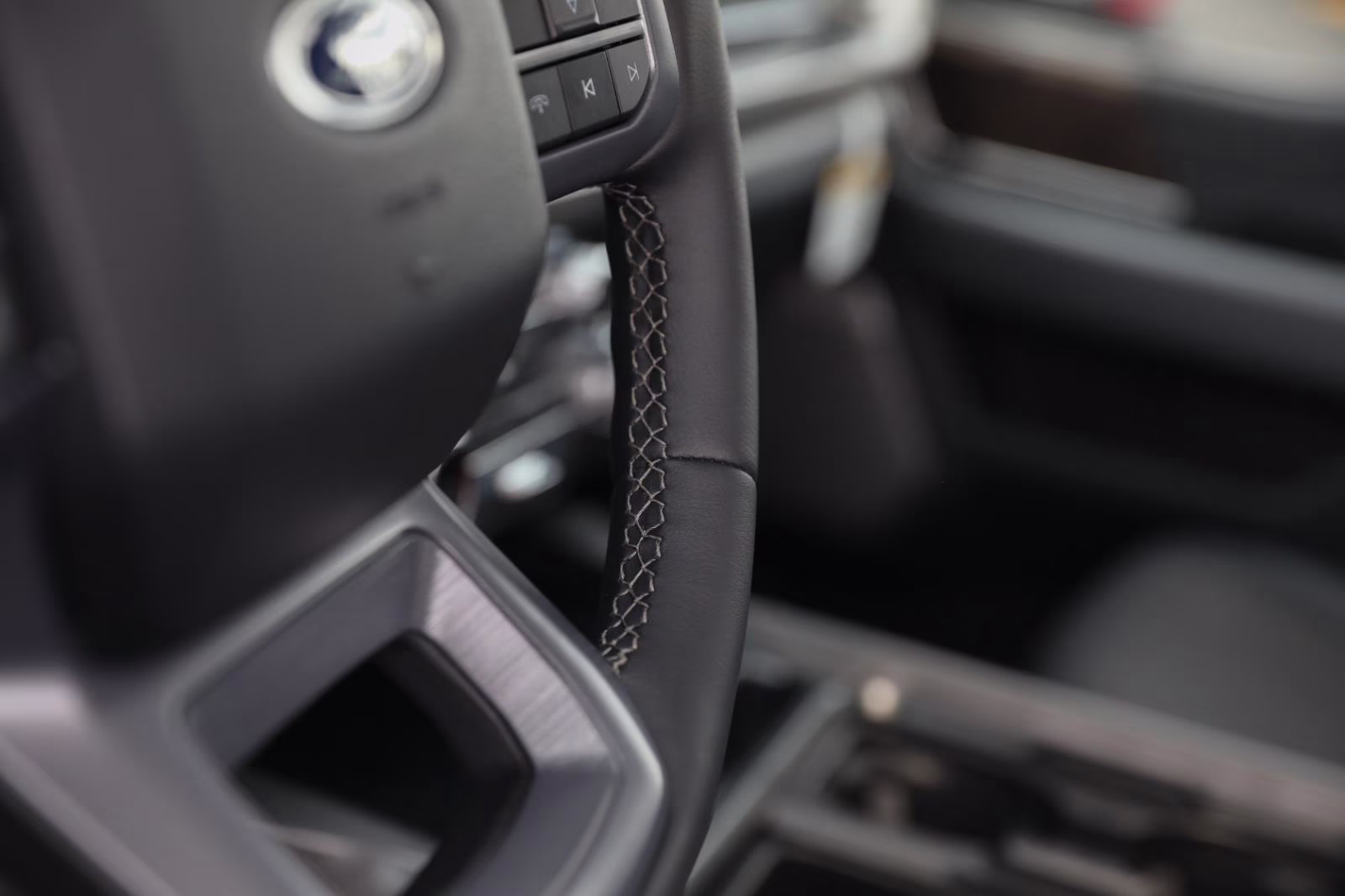 2026 Agate Black Metallic Ford Super Duty F-250 SRW LARIAT 4X4 Truck