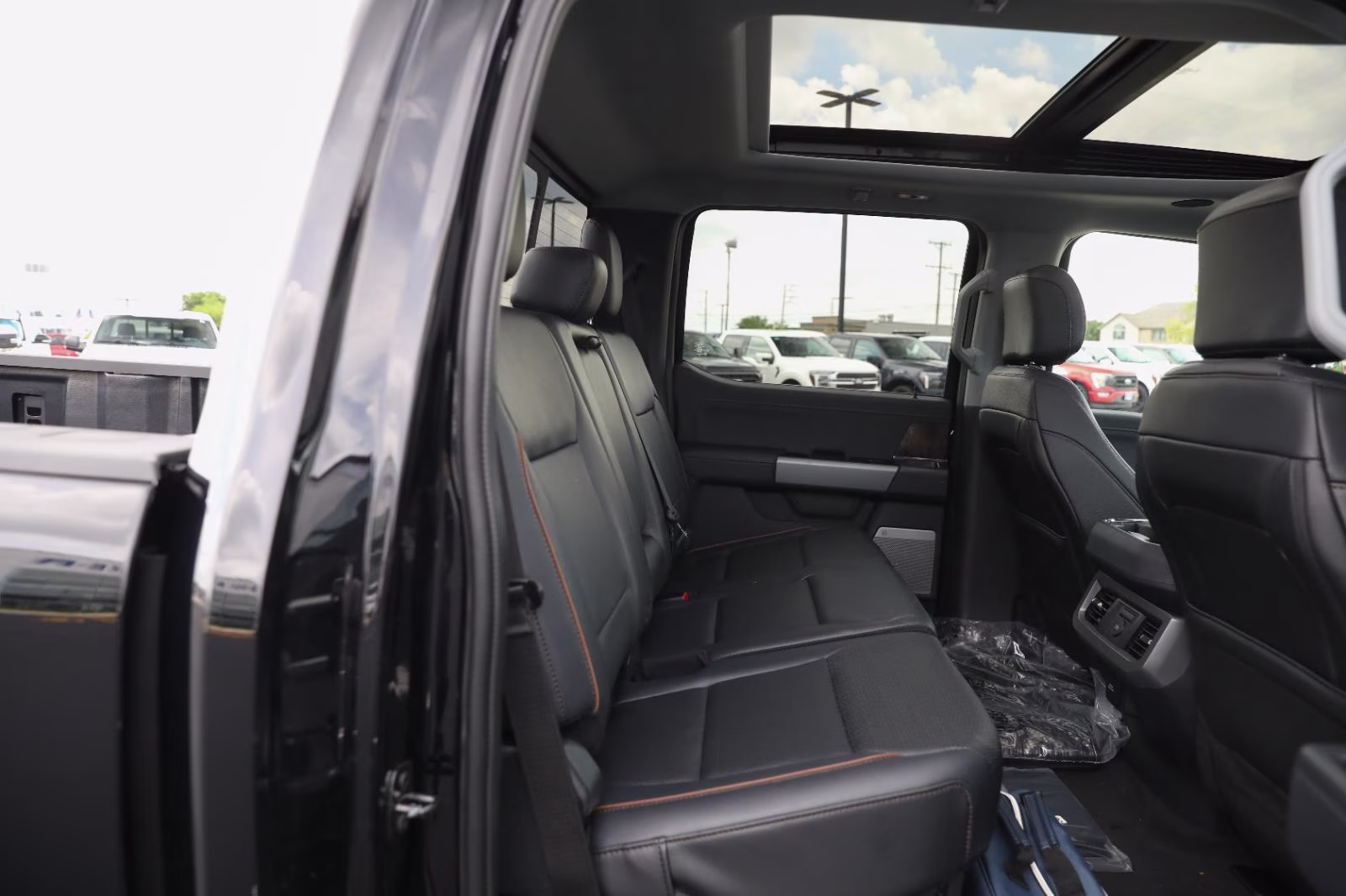2026 Agate Black Metallic Ford Super Duty F-250 SRW LARIAT 4X4 Truck