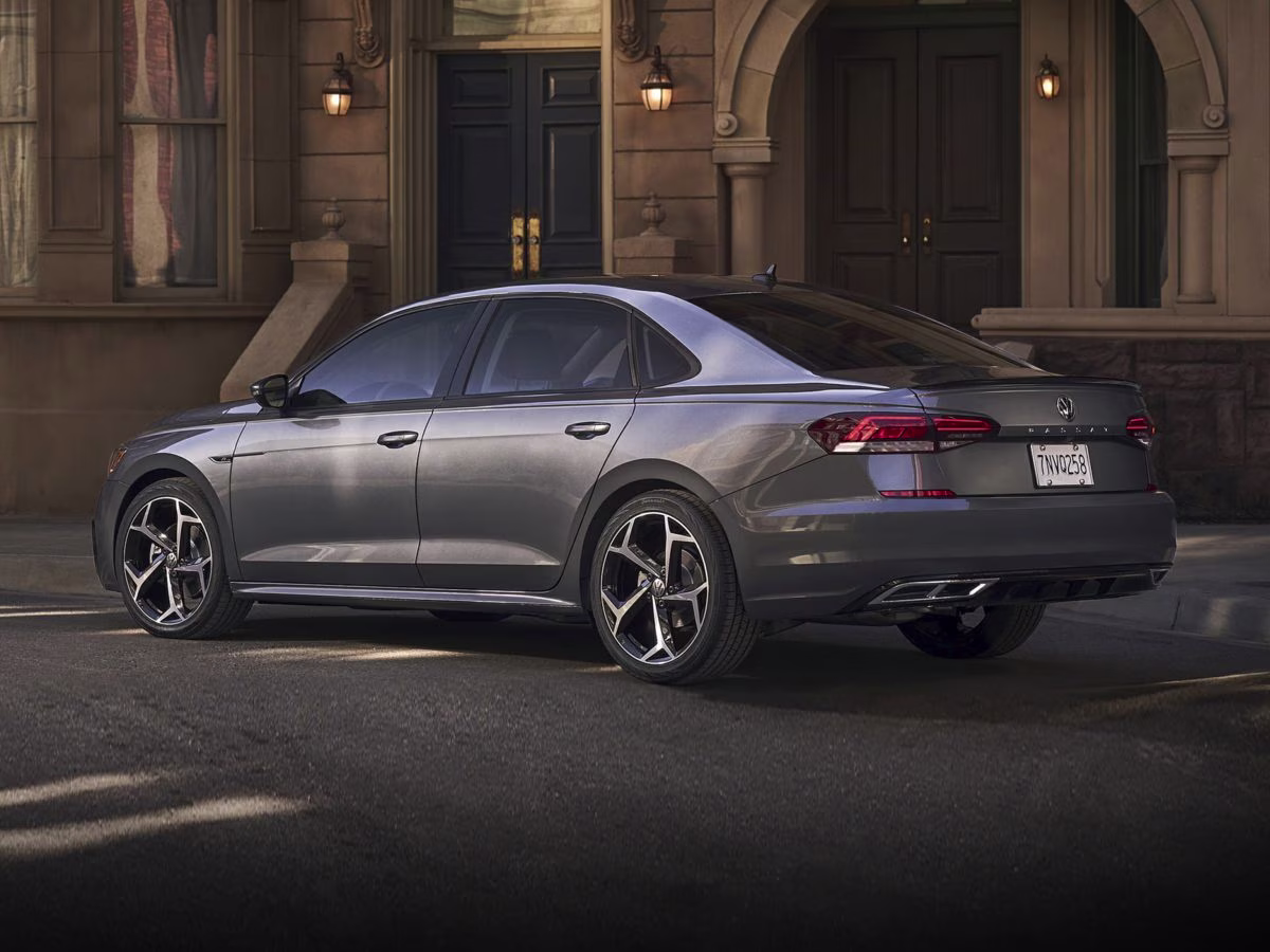 2020 Platinum Gray Metallic Volkswagen Passat 2.0T R-Line FWD Sedan