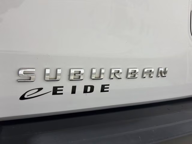 2019 Summit White Chevrolet Suburban LT 4X4 SUV