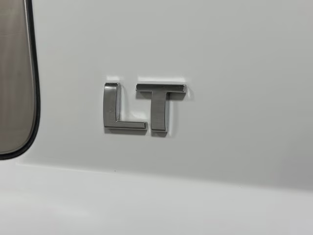 2019 Summit White Chevrolet Suburban LT 4X4 SUV