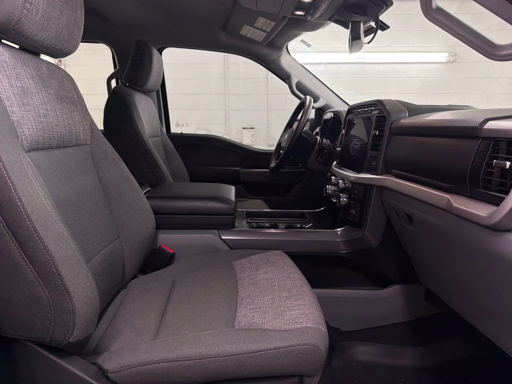 2023 Oxford White Ford F-150 XLT 4X4 Truck