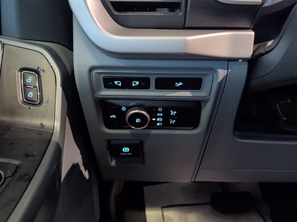 2023 Oxford White Ford F-150 XLT 4X4 Truck