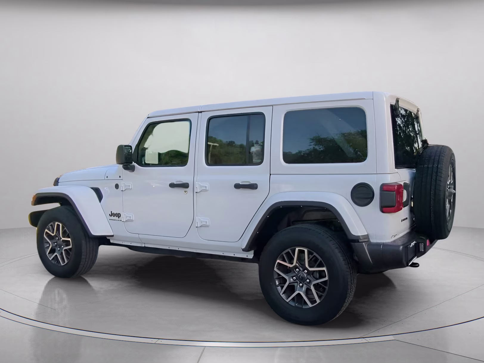 2025 Bright White Clearcoat Jeep Wrangler Sahara 4X4 Convertible