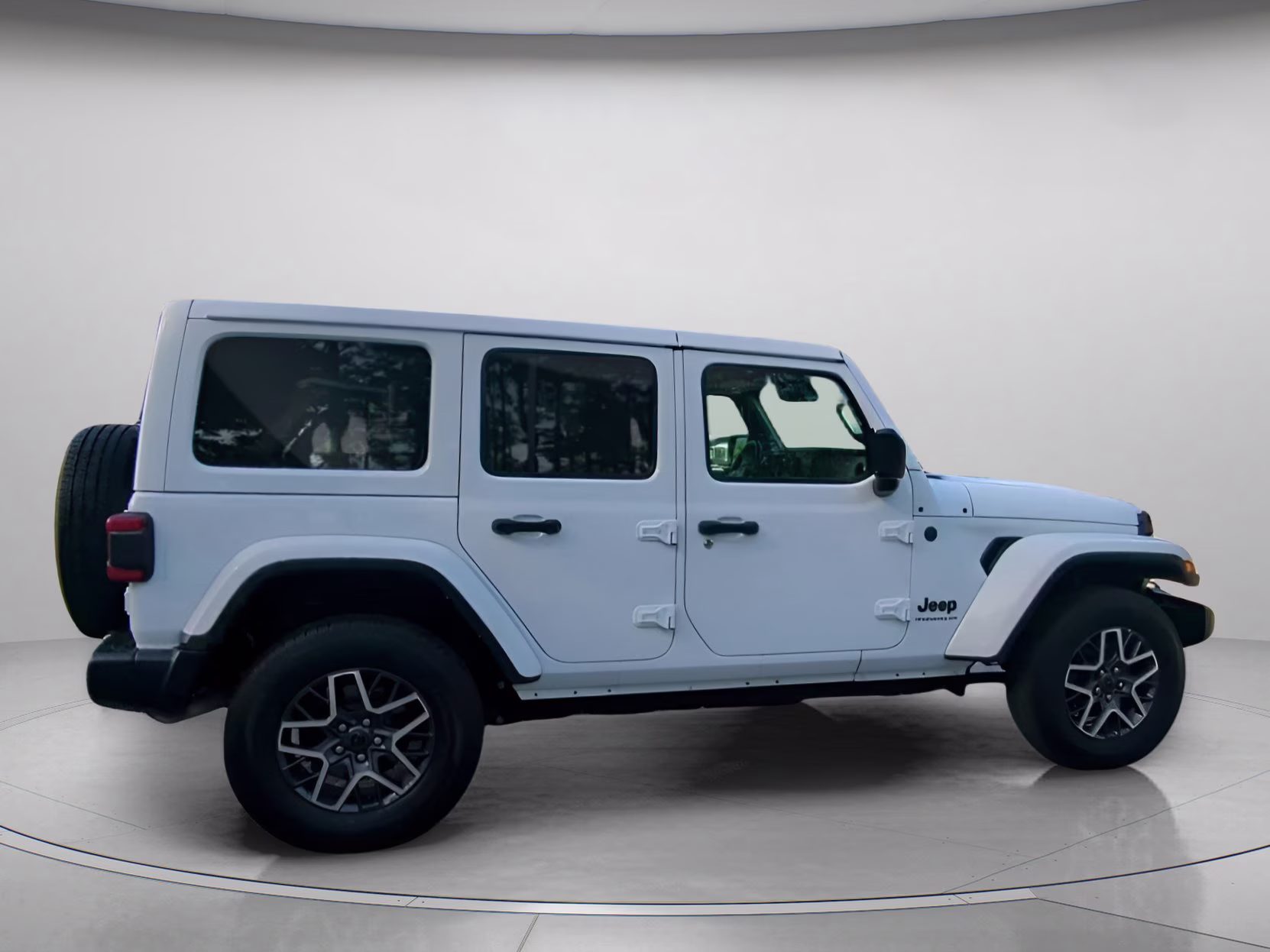 2025 Bright White Clearcoat Jeep Wrangler Sahara 4X4 Convertible