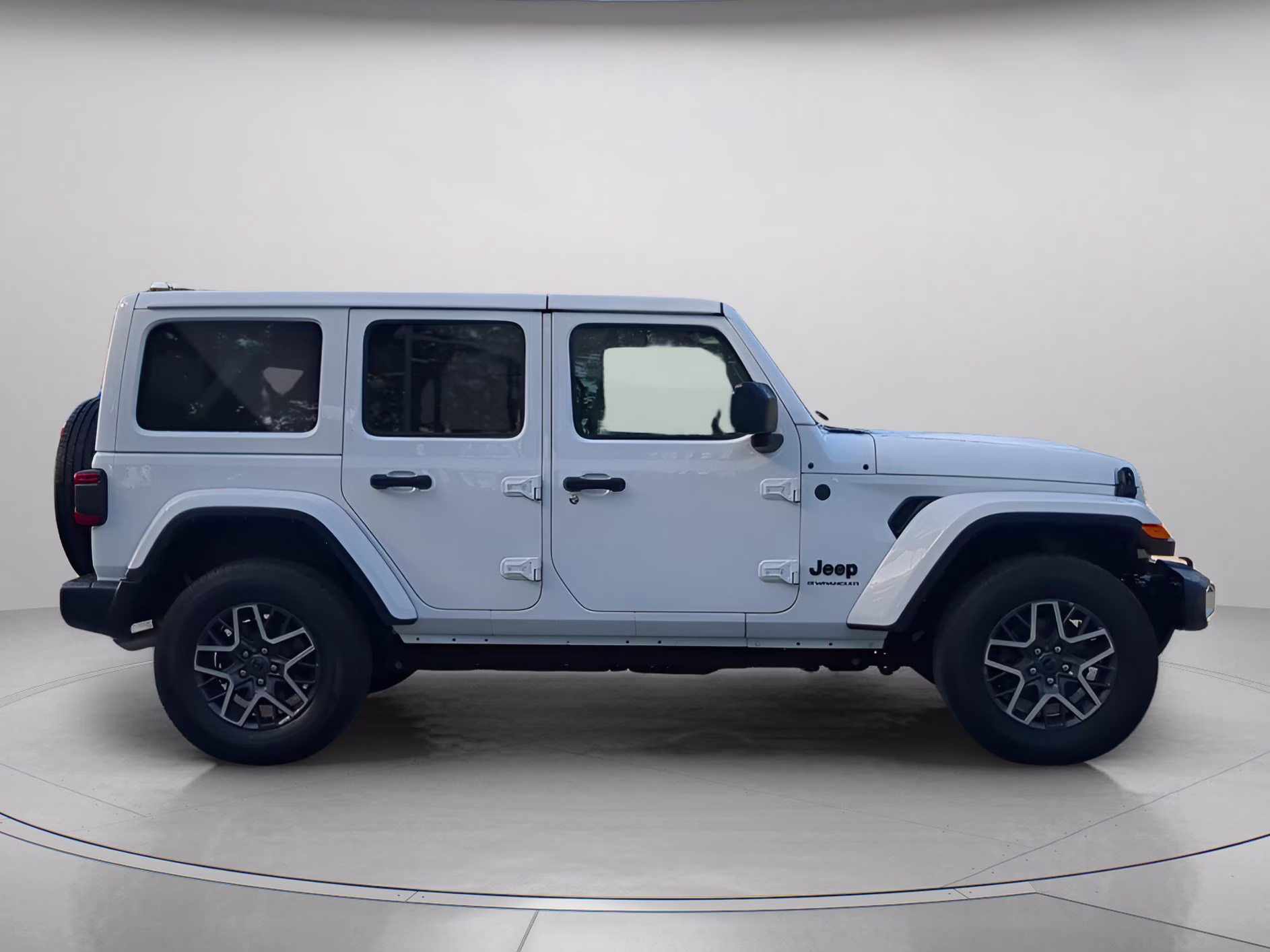 2025 Bright White Clearcoat Jeep Wrangler Sahara 4X4 Convertible