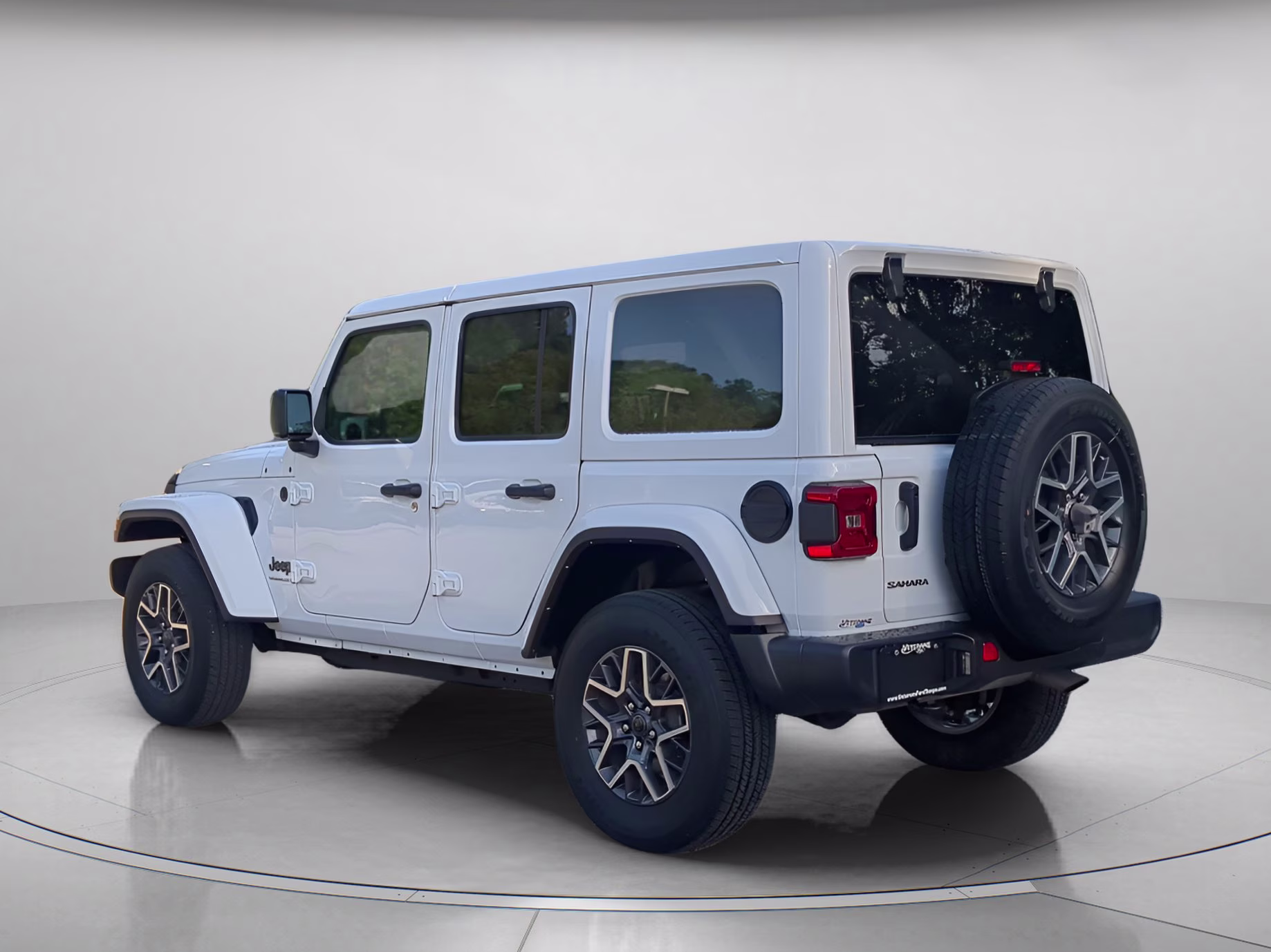 2025 Bright White Clearcoat Jeep Wrangler Sahara 4X4 Convertible