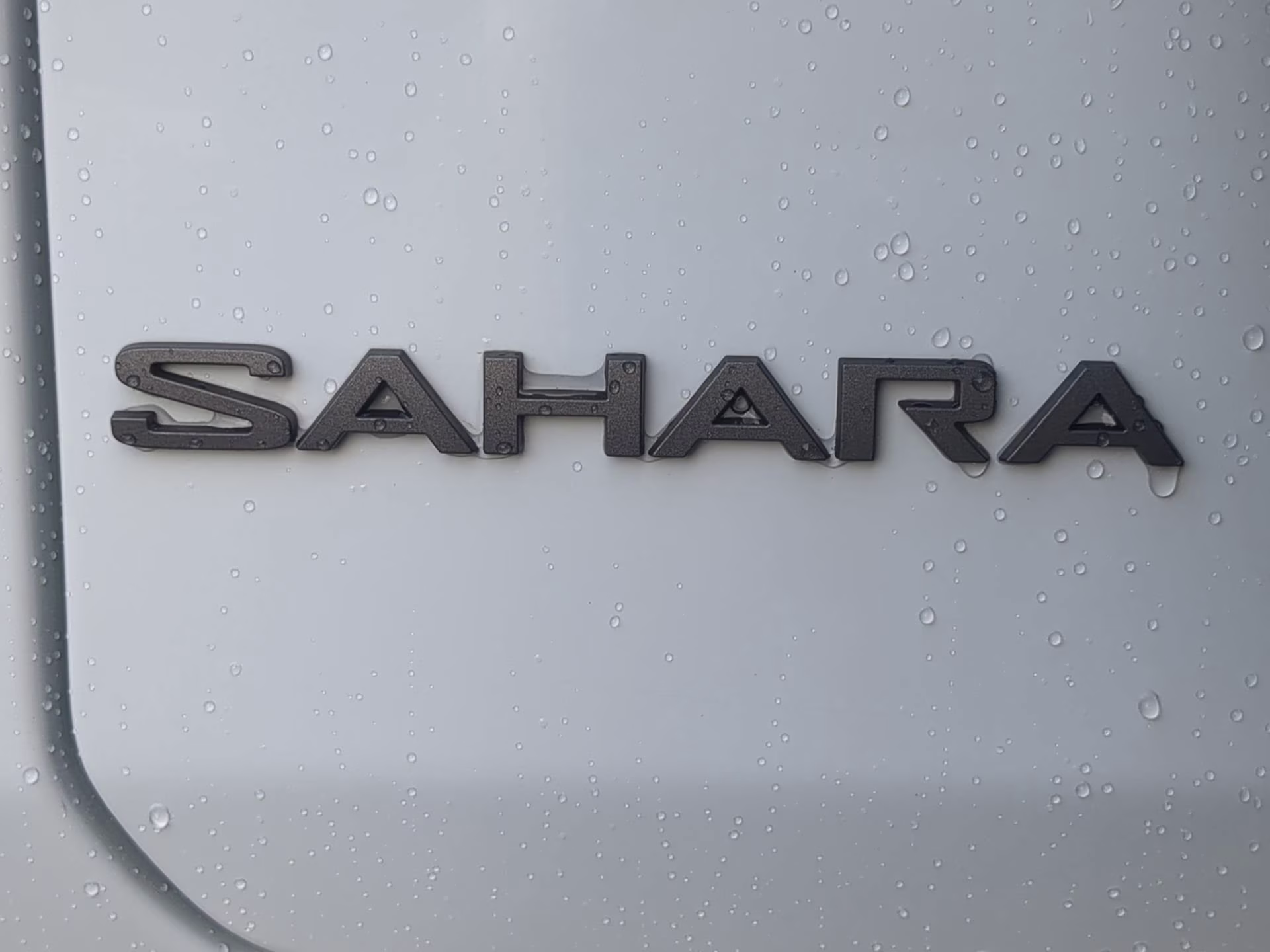 2025 Bright White Clearcoat Jeep Wrangler Sahara 4X4 Convertible