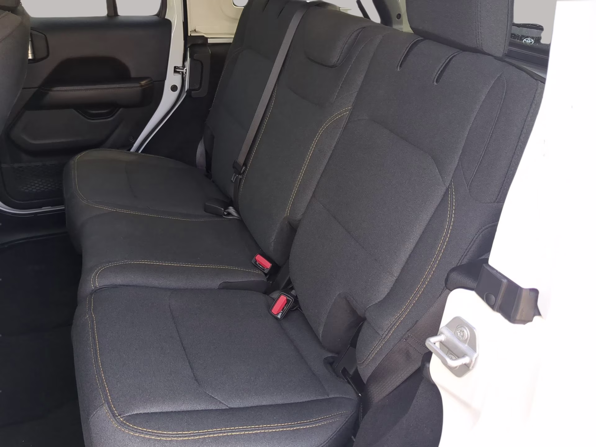 2025 Bright White Clearcoat Jeep Wrangler Sahara 4X4 Convertible