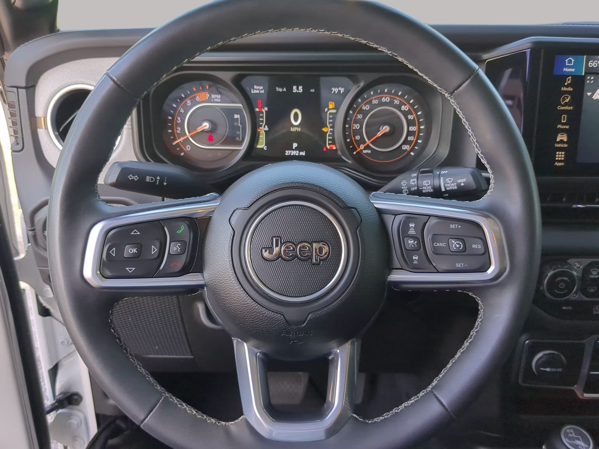 2025 Bright White Clearcoat Jeep Wrangler Sahara 4X4 Convertible