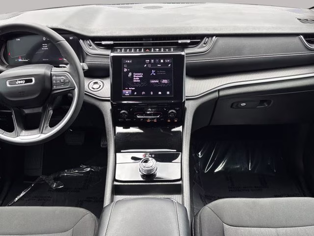 2025 Silver Zynith Jeep Grand Cherokee Laredo RWD SUV