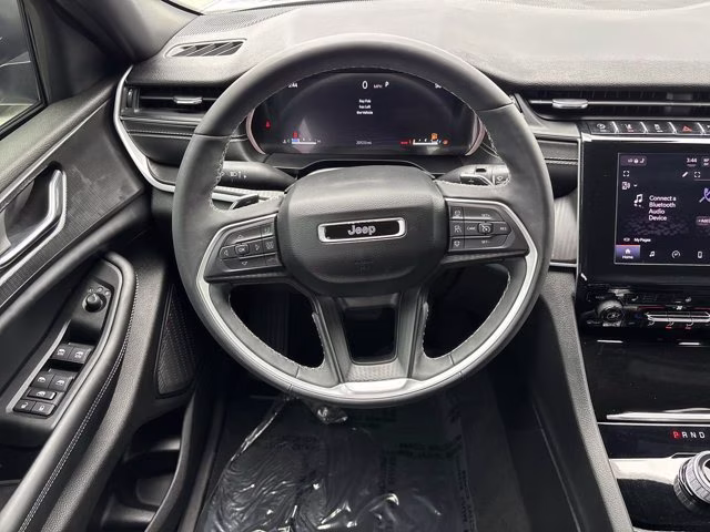 2025 Silver Zynith Jeep Grand Cherokee Laredo RWD SUV