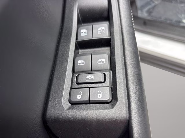 2025 Silver Zynith Jeep Grand Cherokee Laredo RWD SUV