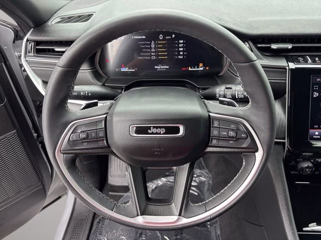 2025 Silver Zynith Jeep Grand Cherokee Laredo RWD SUV