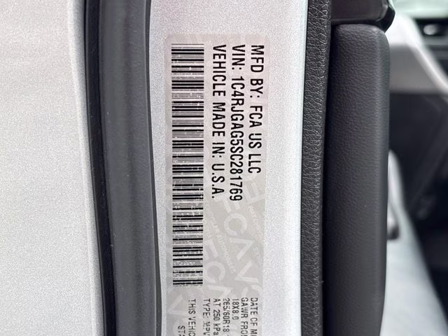 2025 Silver Zynith Jeep Grand Cherokee Laredo RWD SUV