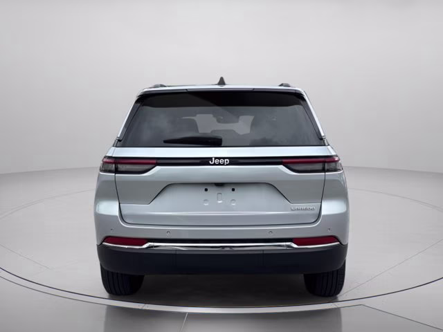 2025 Silver Zynith Jeep Grand Cherokee Laredo RWD SUV