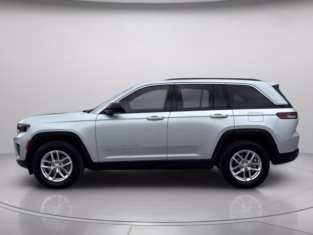 2025 Silver Zynith Jeep Grand Cherokee Laredo RWD SUV