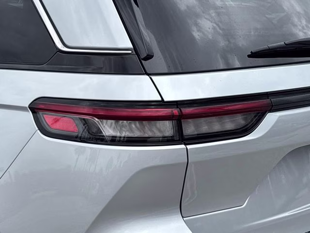 2025 Silver Zynith Jeep Grand Cherokee Laredo RWD SUV
