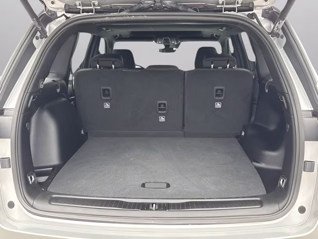 2025 Silver Zynith Jeep Grand Cherokee Laredo RWD SUV